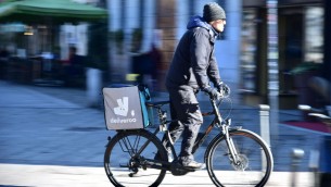 Lavoro rider, Calderone: "Accordo Ue per miglioramento condizioni"