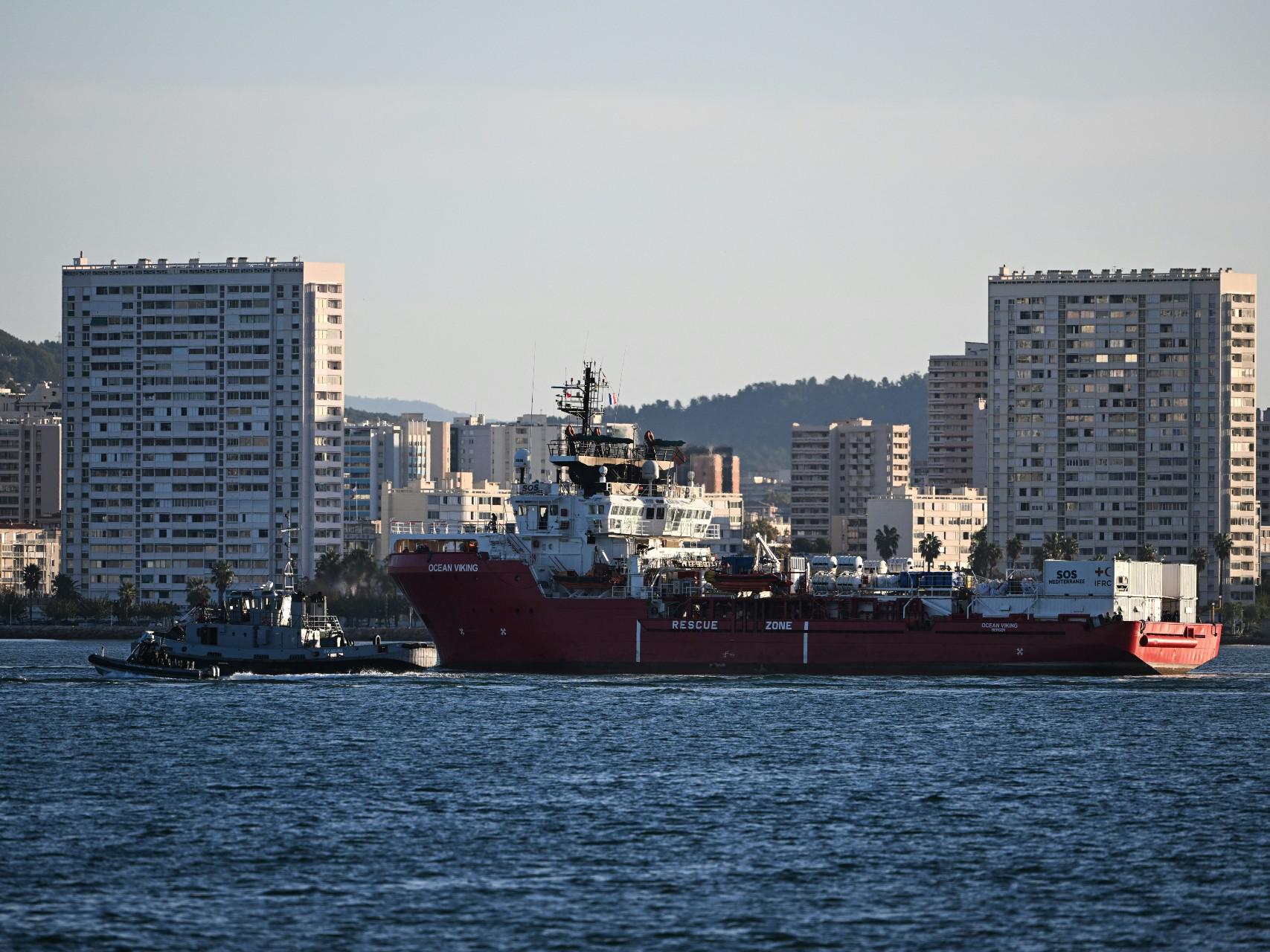 Le Monde: "Salvataggio francese di Ocean Viking rompe rapporto Parigi-Roma"