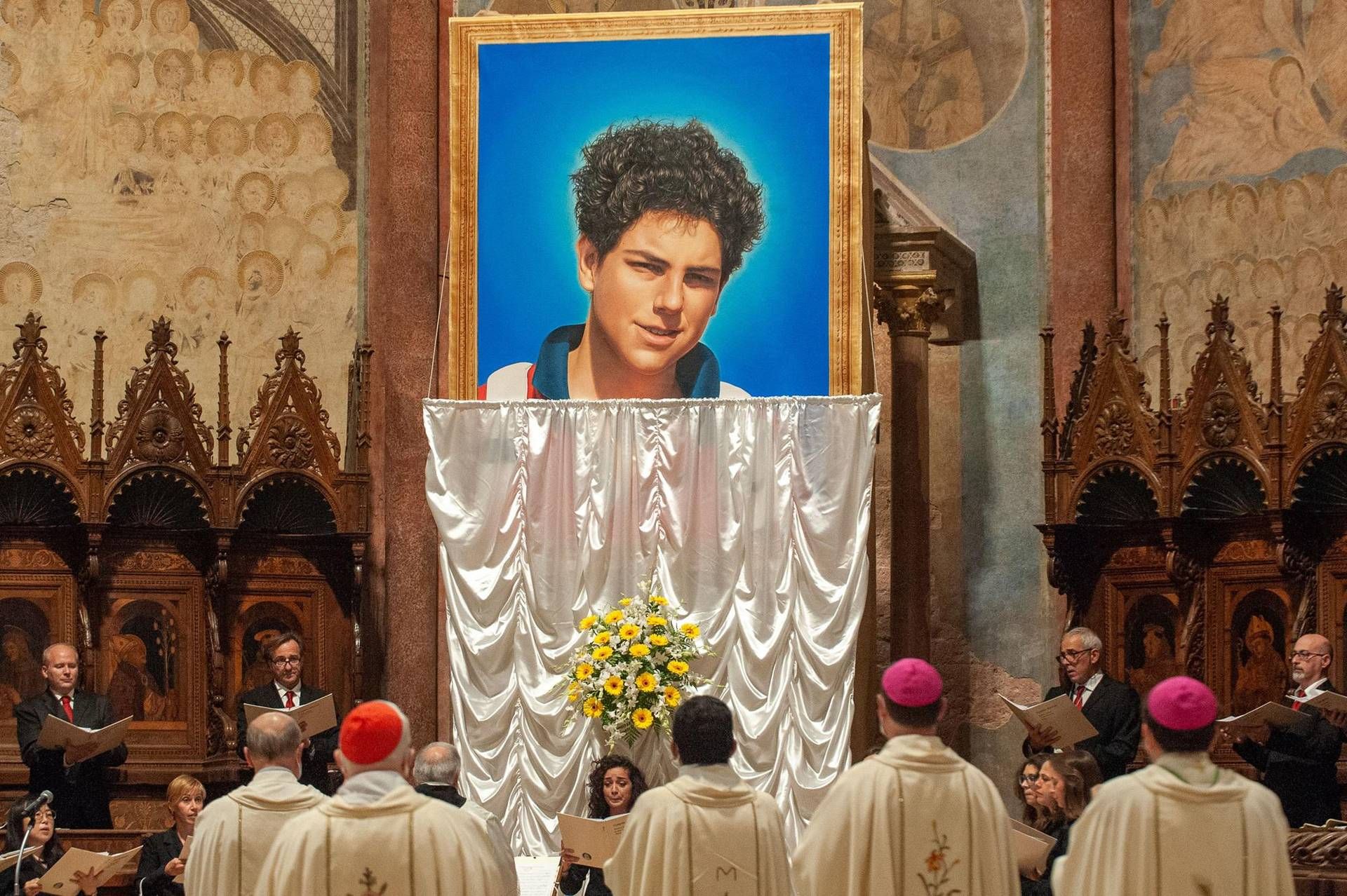 Le reliquie di Carlo Acutis messe all'asta sul web, la denuncia del vescovo di Assisi
