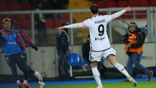 Lecce-Juventus 0-3, doppietta di Vlahovic e gol di Bremer: Allegri è primo