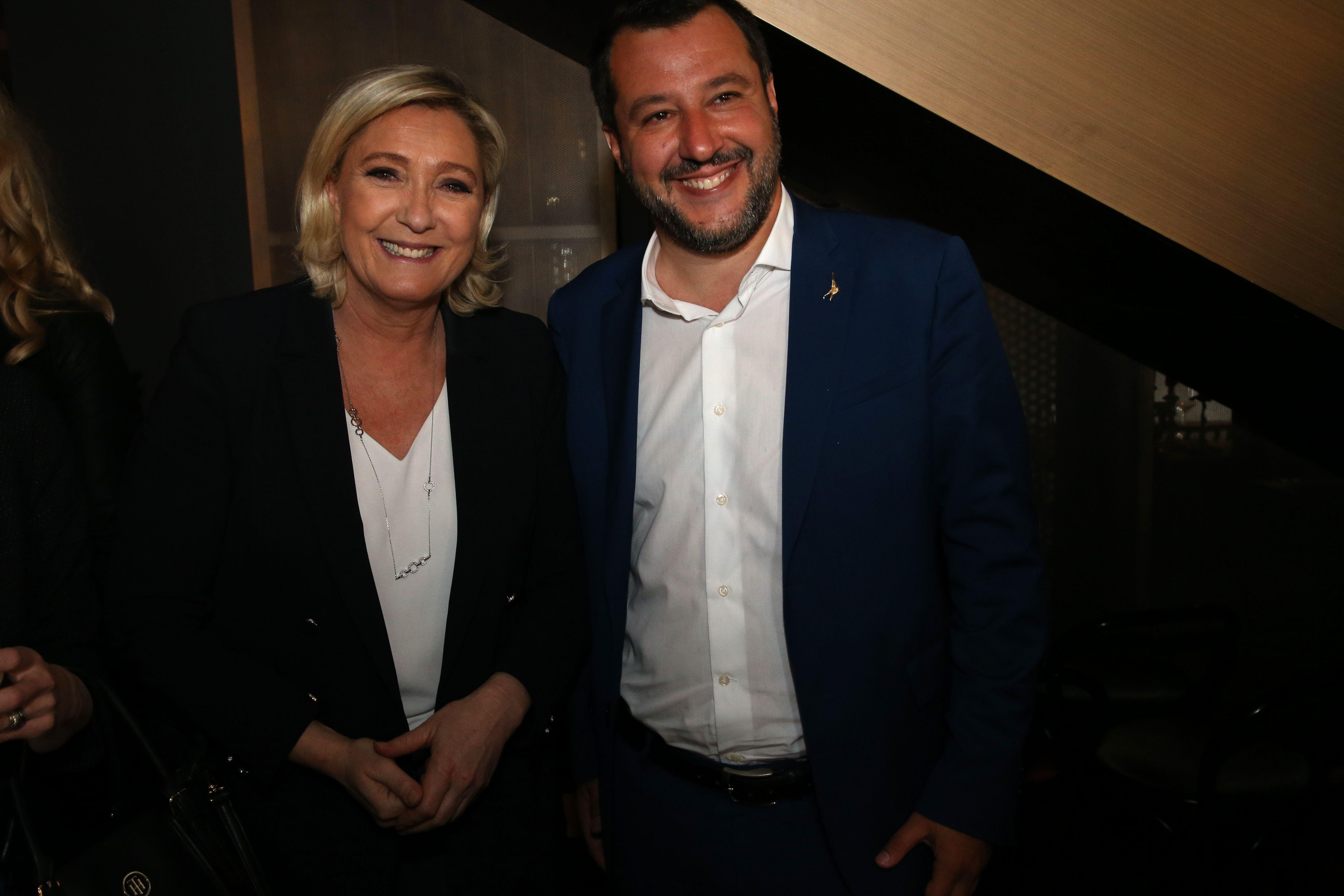 Lega a Pontida con Marine Le Pen, Salvini: "Uniti contro sinistra" - Video