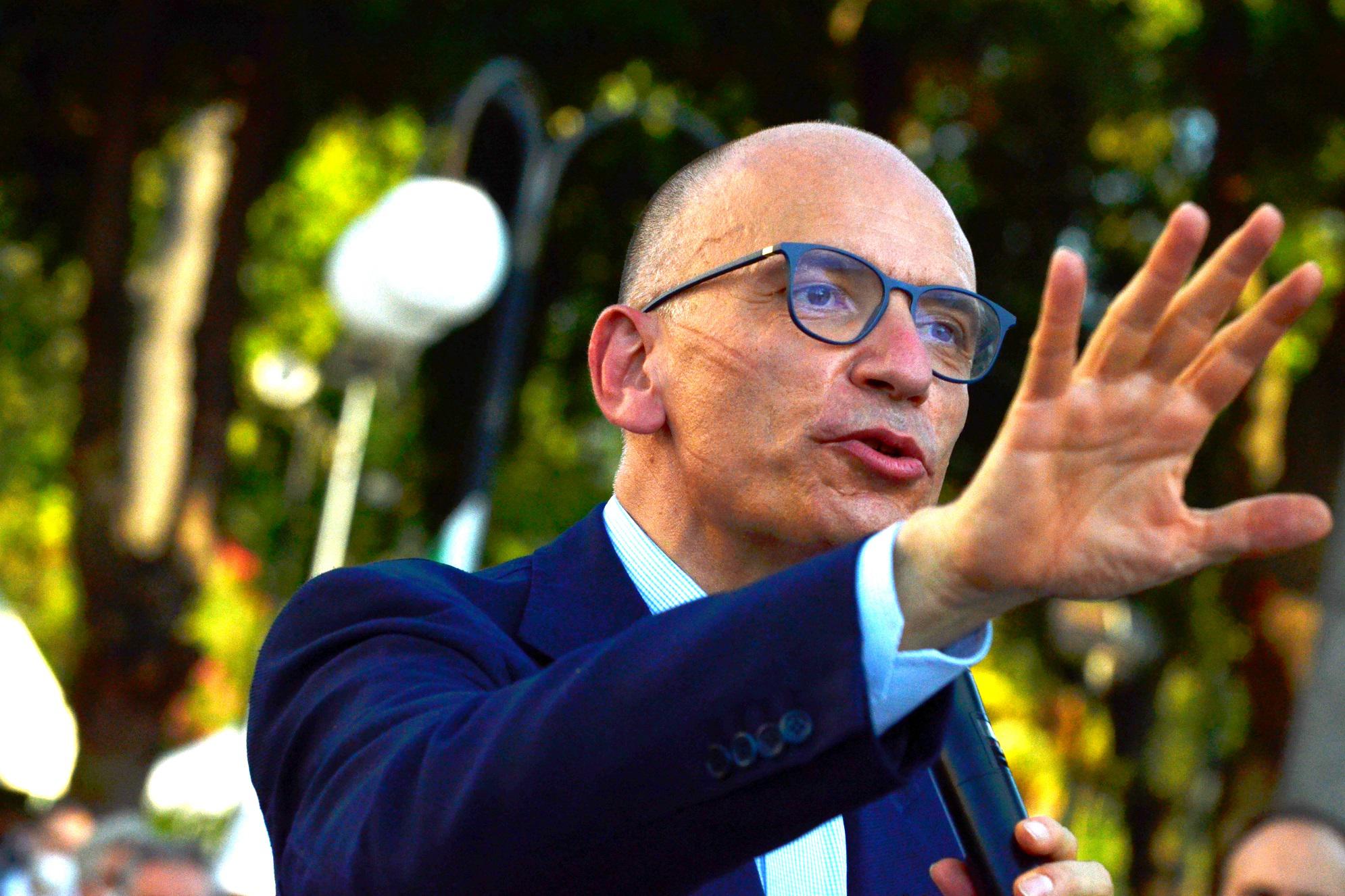 Letta: "Lega incompatibile con maggioranza, strizza occhio a no vax"