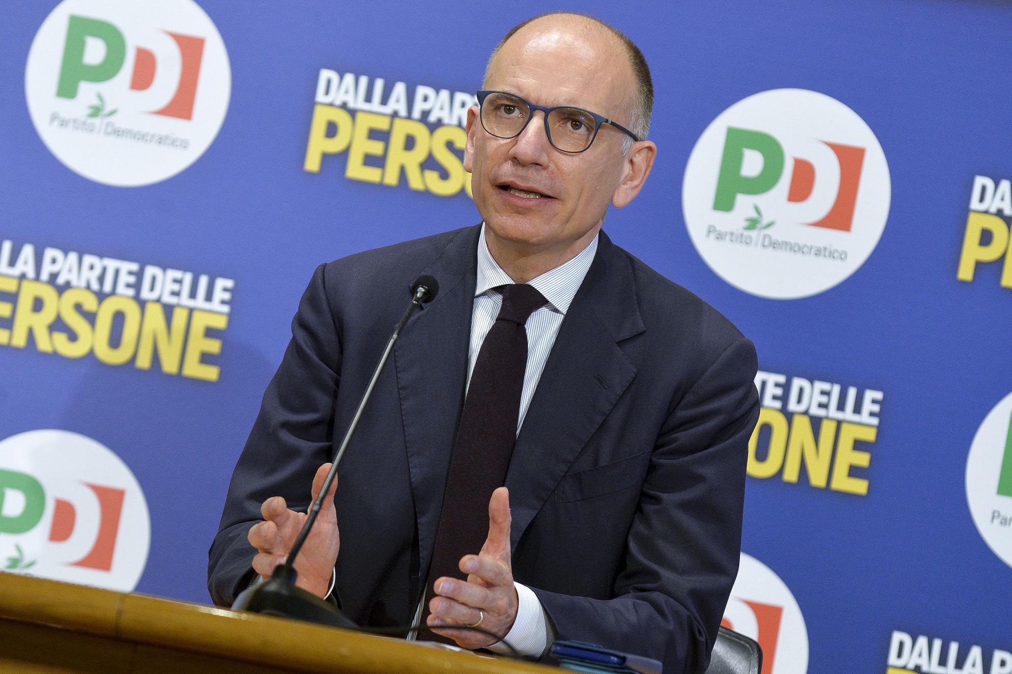 Letta: "Sostenere Orban e Draghi? Come tifare Milan e Inter insieme"