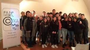 Gianlorenzo Franzì, Michela Cimmino e un gruppo di studenti del Liceo Scientifico Galilei di Lamezia Terme