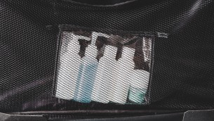Liquidi in bagaglio a mano, nuove regole per chi viaggia in aereo