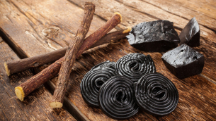 Production steps of licorice, roots, pure blocks and candy.