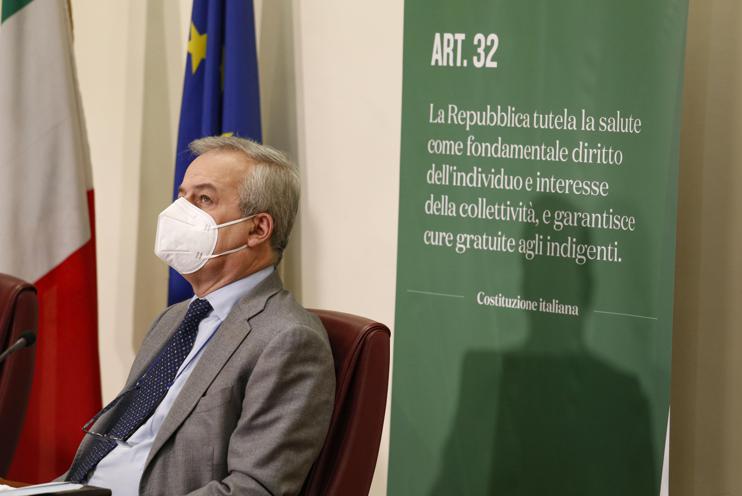 Locatelli: "No vaccino a giovani? Sono morti 27 bambini"