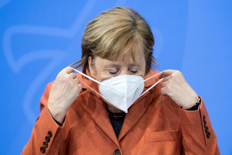 Lockdown Germania, Merkel dice sì