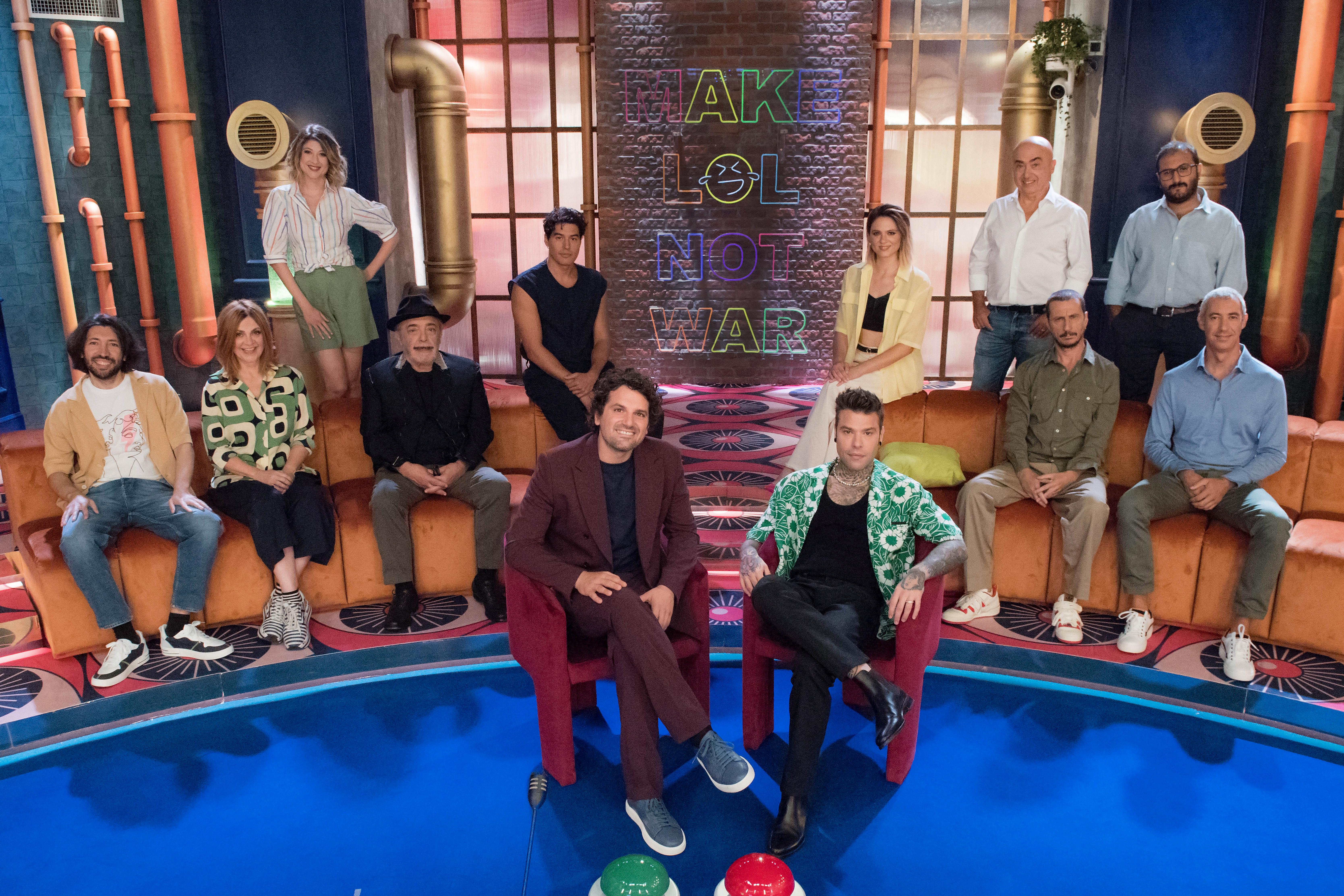 LOL: Chi ride è fuori 3, primo trailer: cast e quando esce - Video