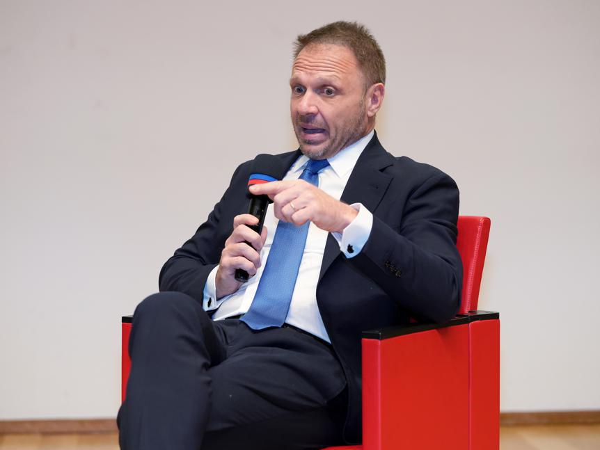 Lollobrigida: "Aumento nascite per difendere etnia italiana"