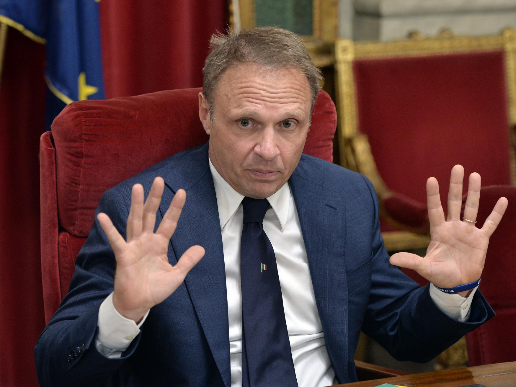 Lollobrigida: "Polemiche pretestuose su treno, non ho chiesto favori"