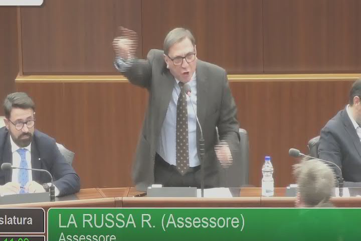 Lombardia, rissa sfiorata in Consiglio regionale tra Romano La Russa e Majorino - Video