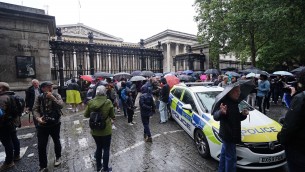 Londra, accoltellato mentre era in fila per il British Museum: arrestato l'aggressore