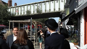 Londra, attacco a ristorante kosher: porta sfondata con bombola gas