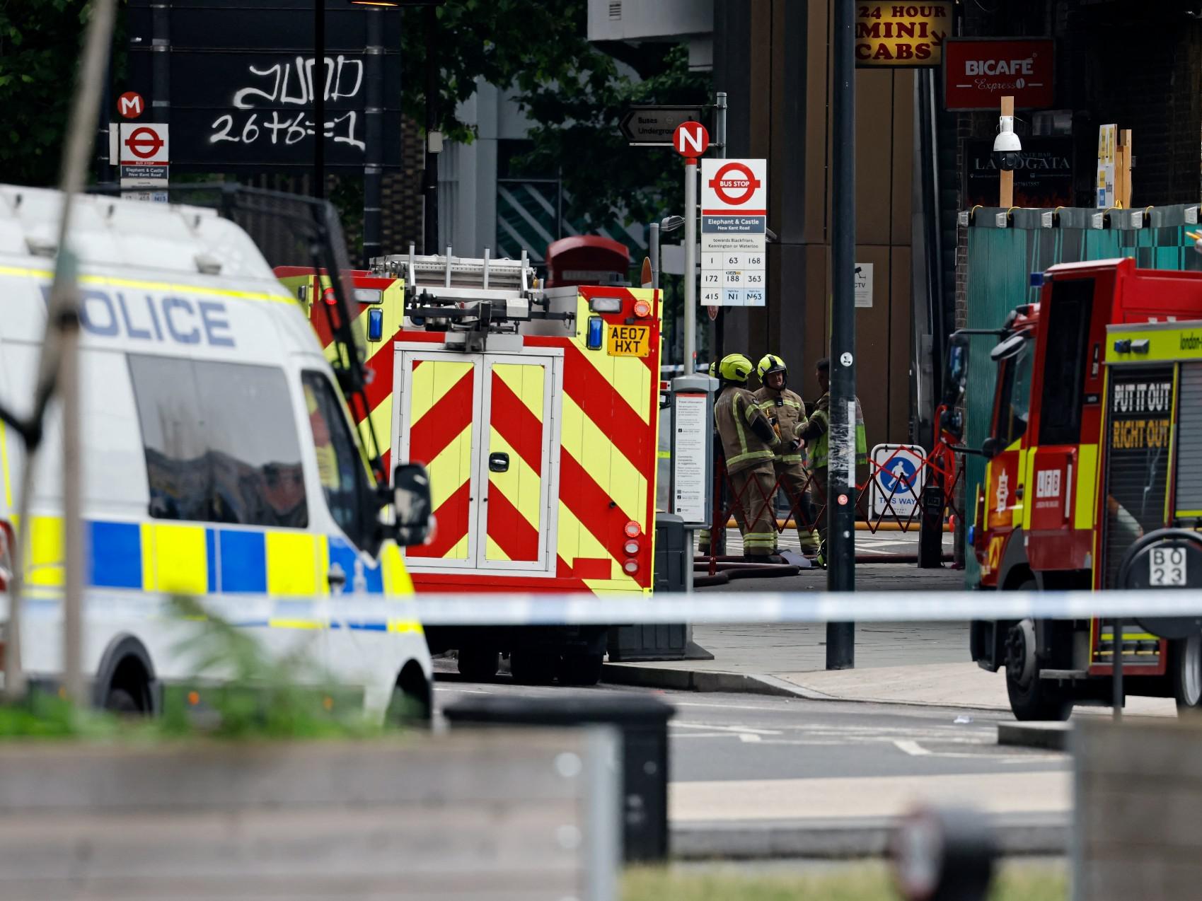 Londra, grosso incendio alla stazione Elephant and Castle