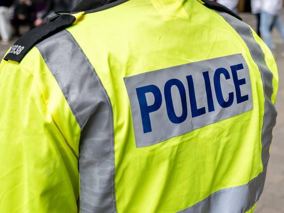 Londra, uomo armato di coltello cerca di entrare in ambasciata Israele: arrestato