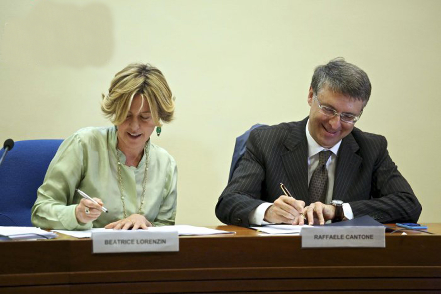 lorenzin-cantone-firma