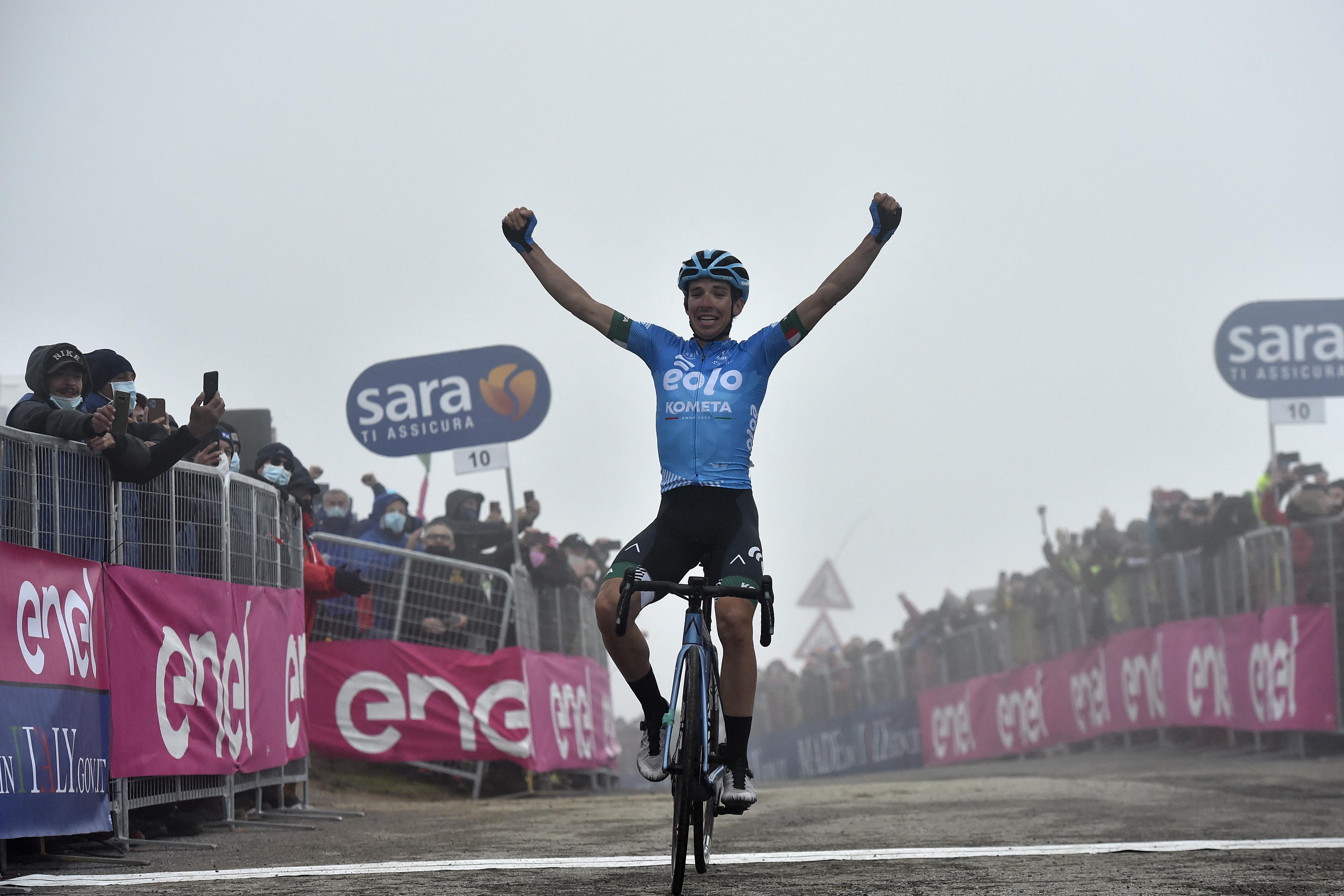 Lorenzo Fortunato è il re dello Zoncolan, sua la 14esima tappa del Giro