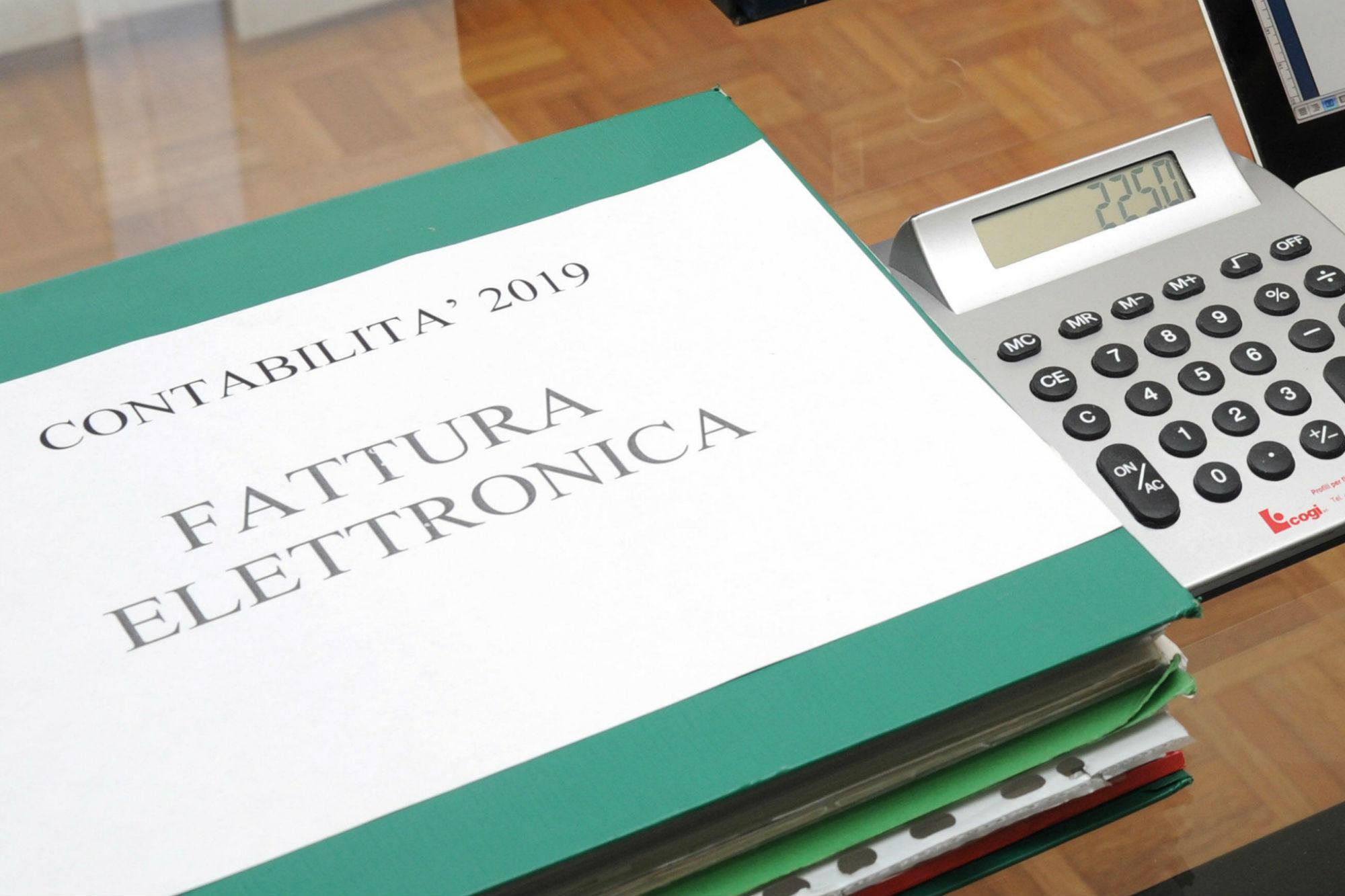 Lotta all'evasione: come si legano flat tax, fattura elettronica e contante?