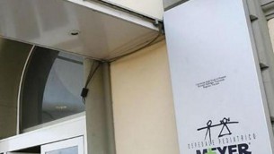 Lucca, cane azzanna al volto bimbo di un anno e mezzo