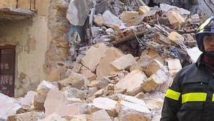 Lucca, esplode palazzina: una persona estratta viva
