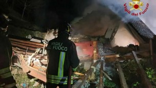 Lucca, esplosione e crollo in villetta a Molazzana: si cercano due dispersi