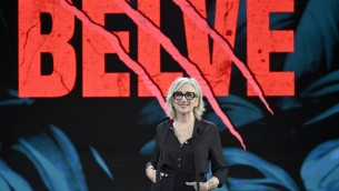 Lunetta Savino a Belve: "Brignano? Il peggior baciatore sul set"