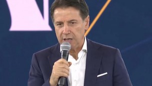 M5S, altolà di Conte a Grillo: "Chi si azzarda a intralciarci troverà una barriera solida"