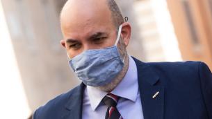 M5S, Crimi contro Casaleggio: "Frasi false e diffamatorie"