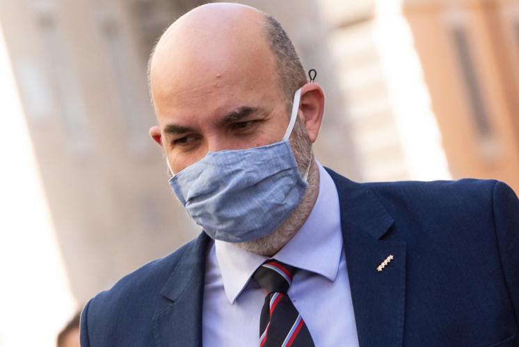 M5S, Crimi dice no a Grillo su Rousseau: "Non so se resto"