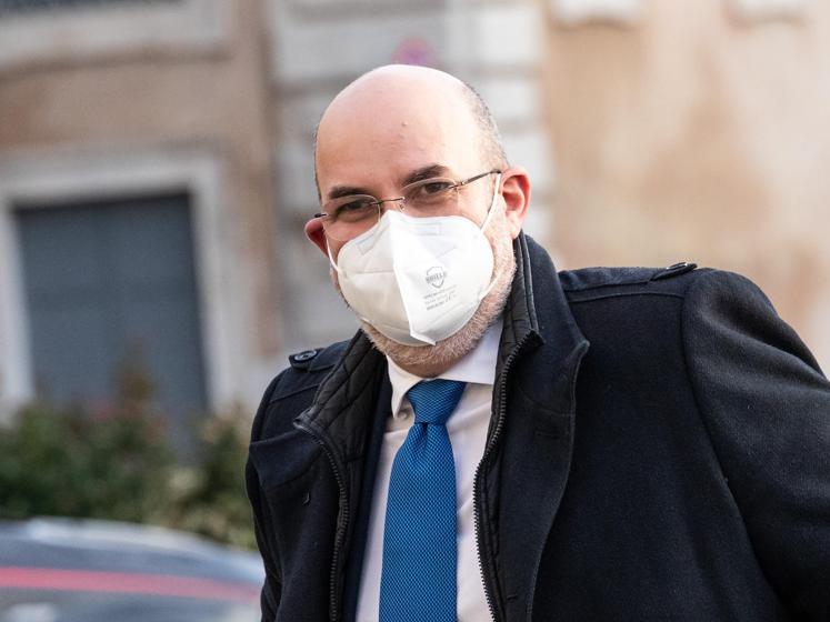 M5S, Crimi 'taglia' i fondi a Rousseau