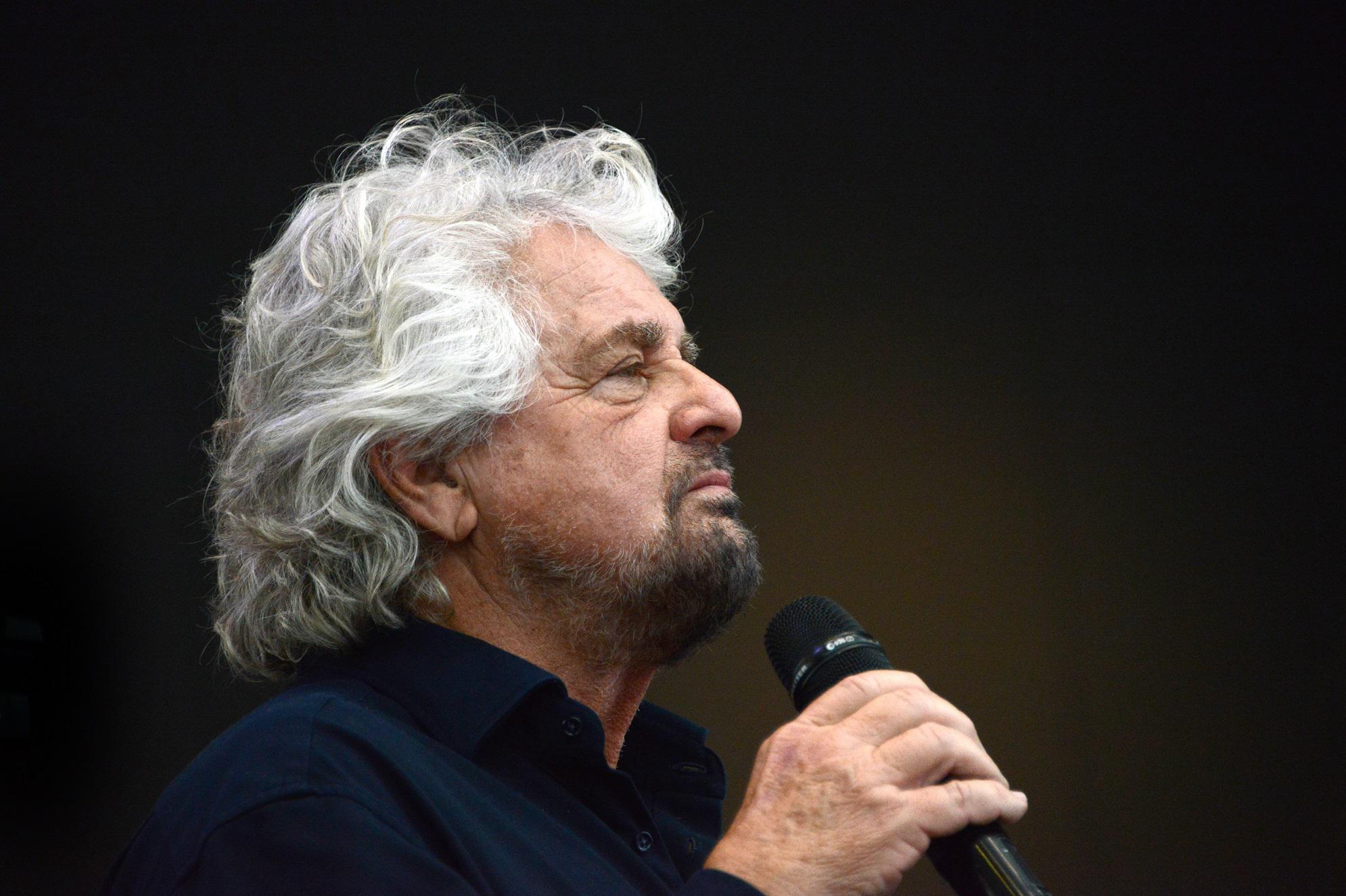 M5S, Grillo frena la fronda