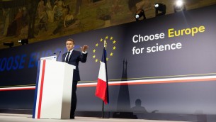 Macron ai ricercatori Usa: "Scegliete l'Europa"