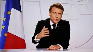 Macron: "Chi può credere che la Russia si fermerà all'Ucraina?