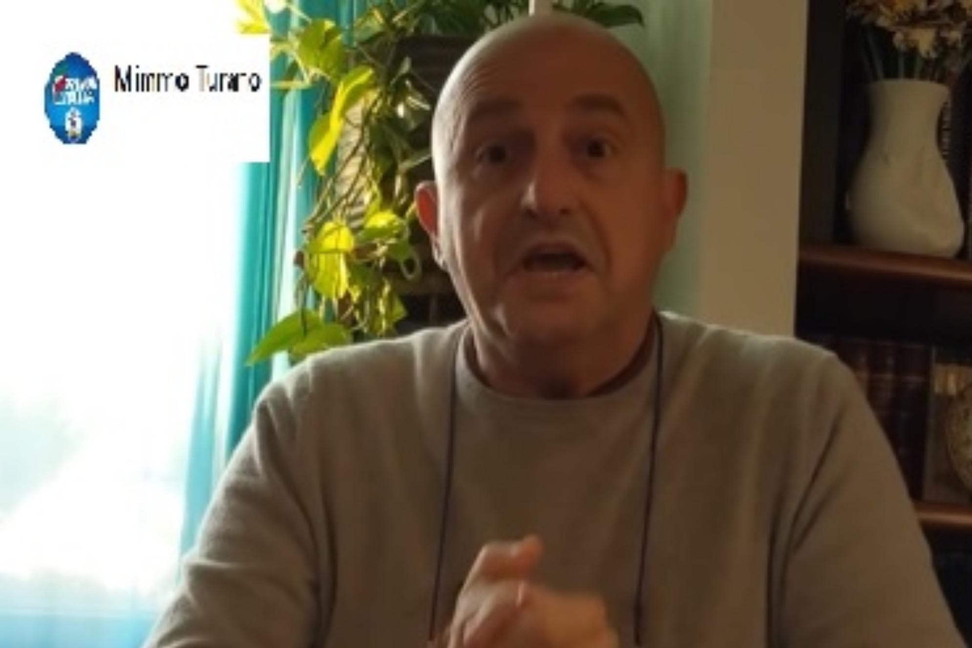 Maestra sospesa, Turano: "La prendo come consulente, ecco perché" - Video