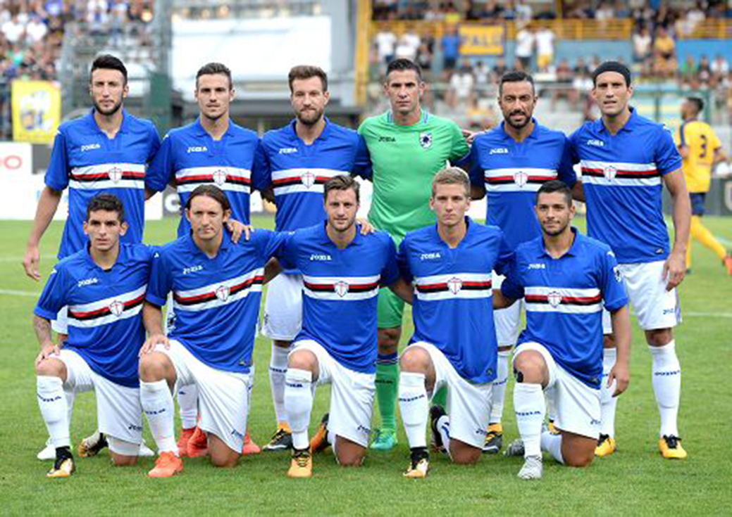 Calcio/E' della Sampdoria la maglia pi˘ bella del mondo