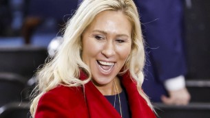 "Male sconfitto da mano di Dio", il post della deputata Usa Greene: nel mirino Papa Francesco?