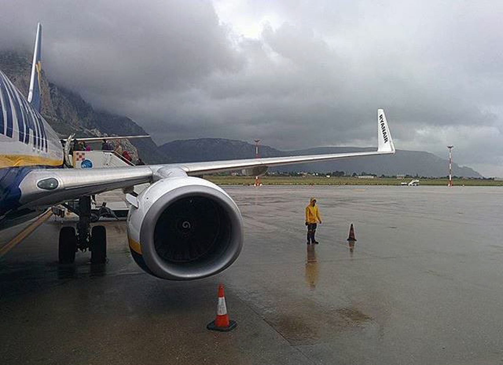 maltempo-aereo-palermo-decollo-atterraggio-aeroporto-pioggia-640x465