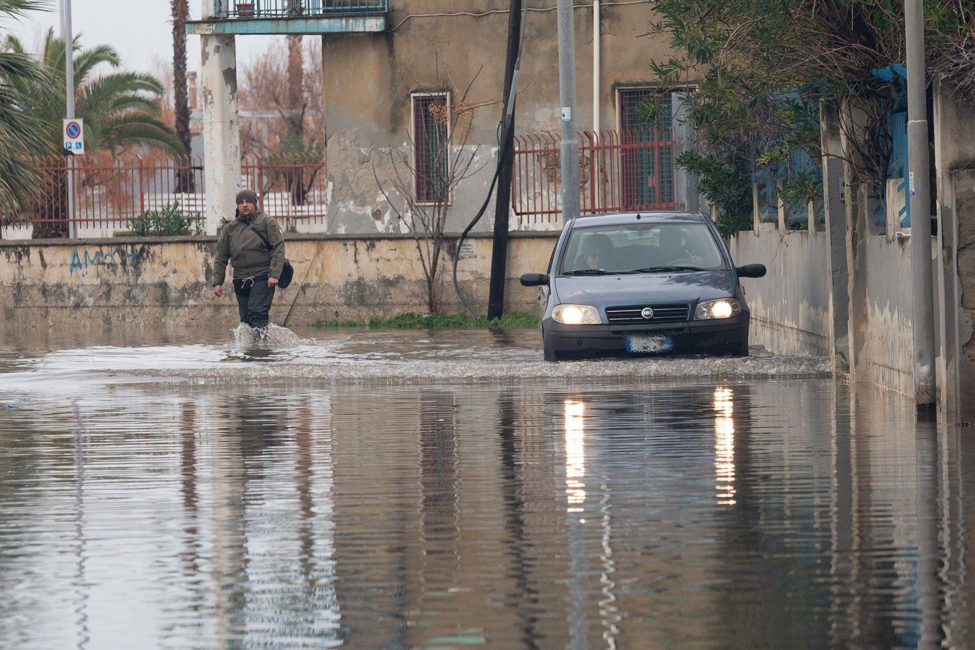 Maltempo e allagamenti in Calabria: scuole chiuse a Catanzaro e Crotone