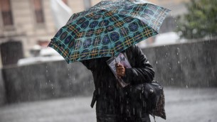 Maltempo, è allerta meteo per temporali e forte vento al Sud