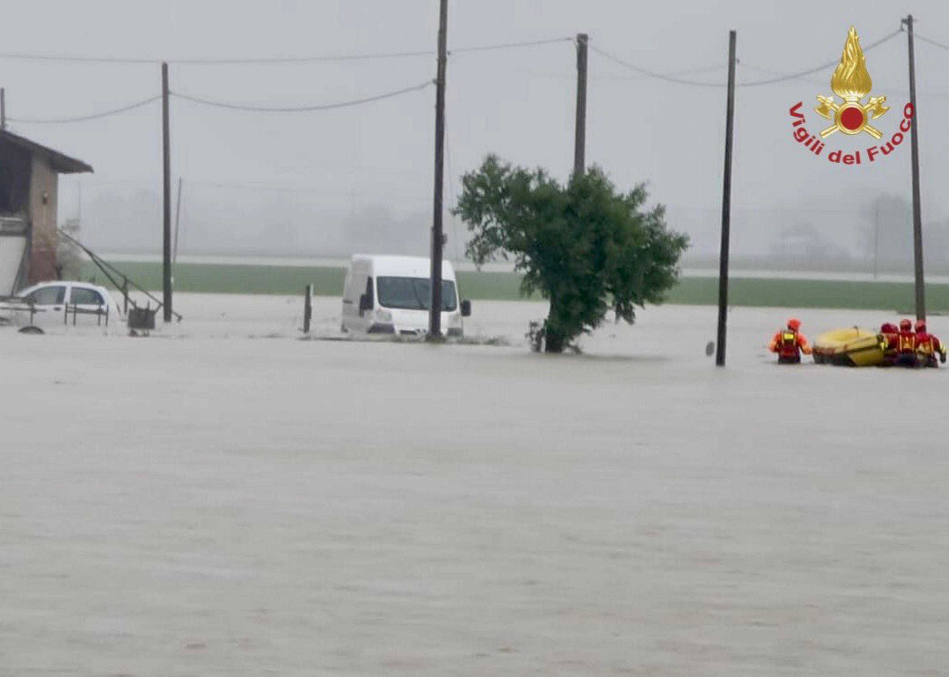 Maltempo, Faenza sott'acqua: residenti soccorsi con i gommoni- Video