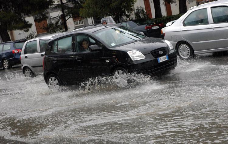 Maltempo Firenze, bomba d'acqua oggi