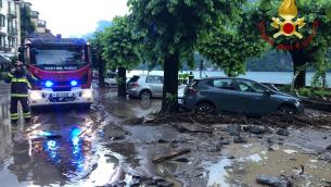 Maltempo in Lombardia, frane sul lago di Como e allagamenti - Video