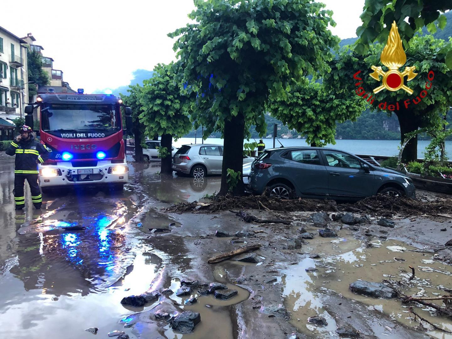 Maltempo in Lombardia, frane sul lago di Como e allagamenti - Video