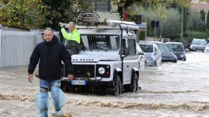 Maltempo in Toscana, a Prato esonda torrente Bagnolo