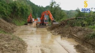 Maltempo Marche, frana sulla statale 210: chiusa a Monte San Martino - Video