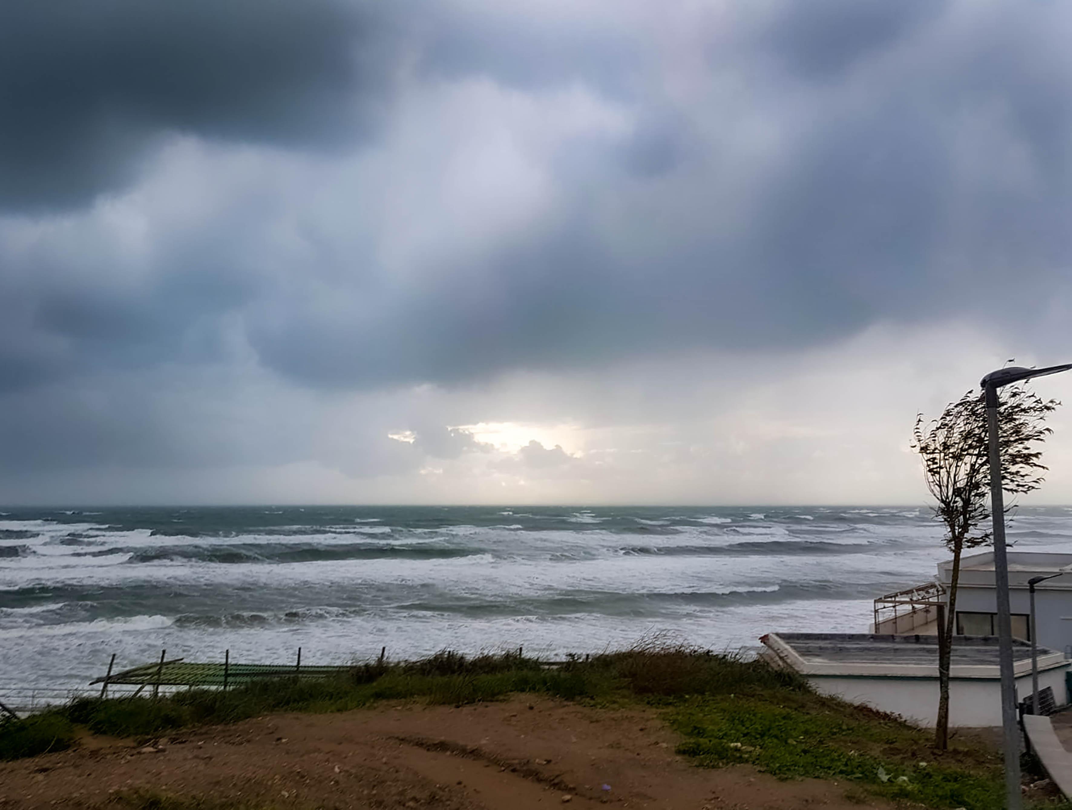 Maltempo, nubifragi e venti di burrasca: allerta rossa in Abruzzo e Sardegna