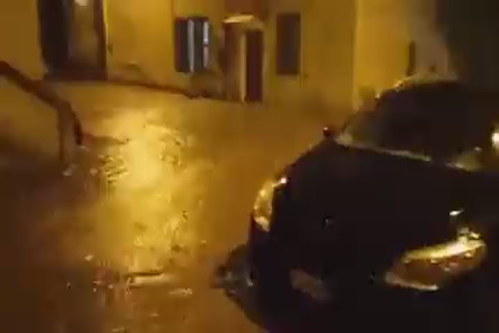 Maltempo, nubifragio in Sardegna: Bosa sott'acqua - Video 