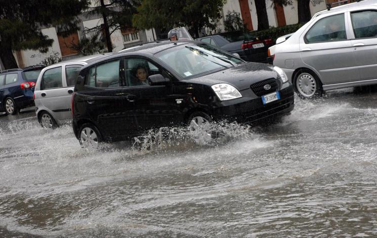 Maltempo, nuova allerta meteo sabato 13 maggio: ecco in quali Regioni