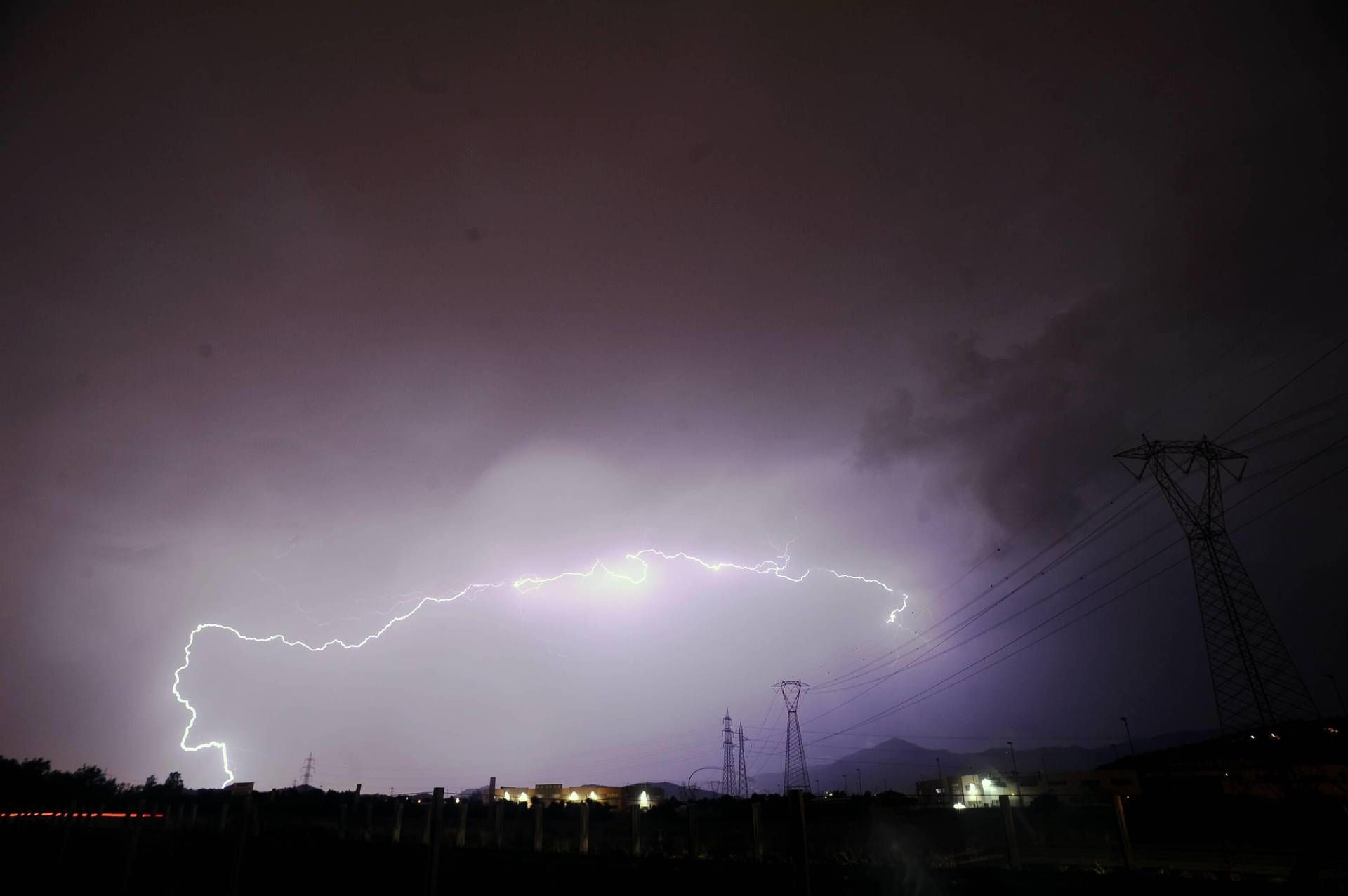 Maltempo, piogge e temporali: allerta arancione in Lombardia, Emilia-Romagna e Toscana